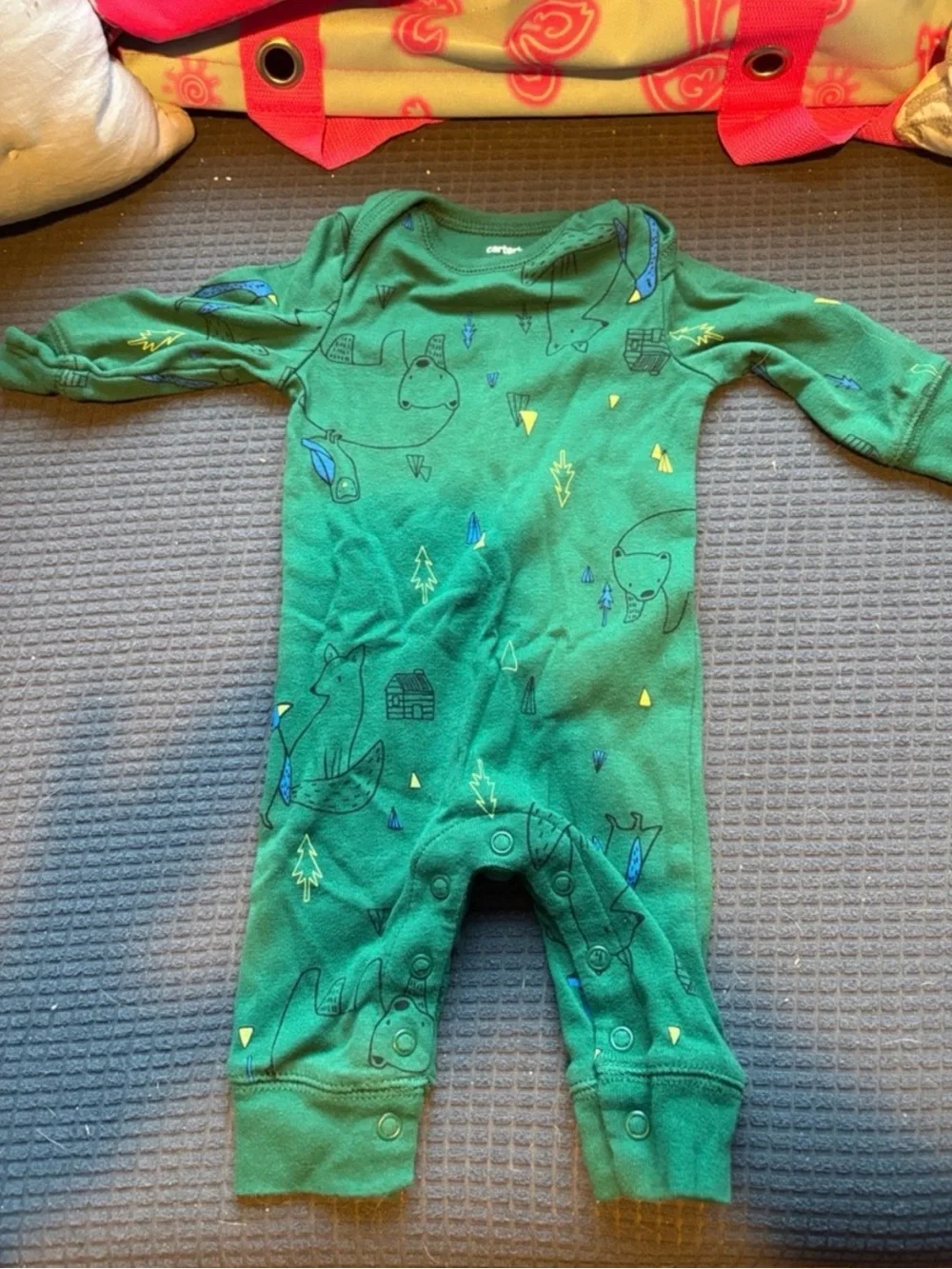 Just Born & Carter’s 0-3month lot of 5 pieces